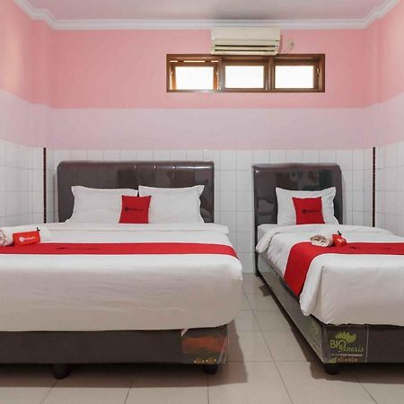 Reddoorz Plus @ Jalan Gatot Subroto Medan Sunggal Екстер'єр фото
