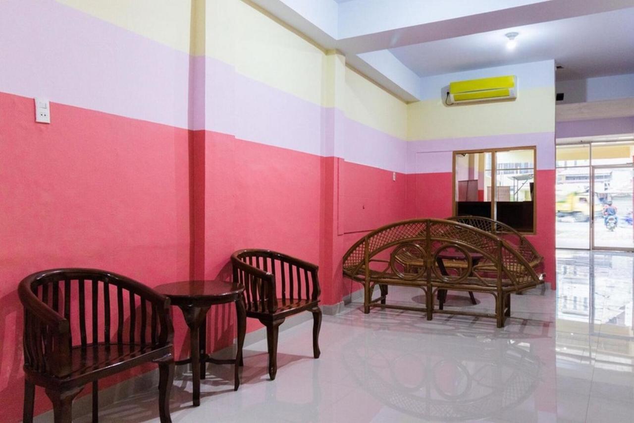 Reddoorz Plus @ Jalan Gatot Subroto Medan Sunggal Екстер'єр фото
