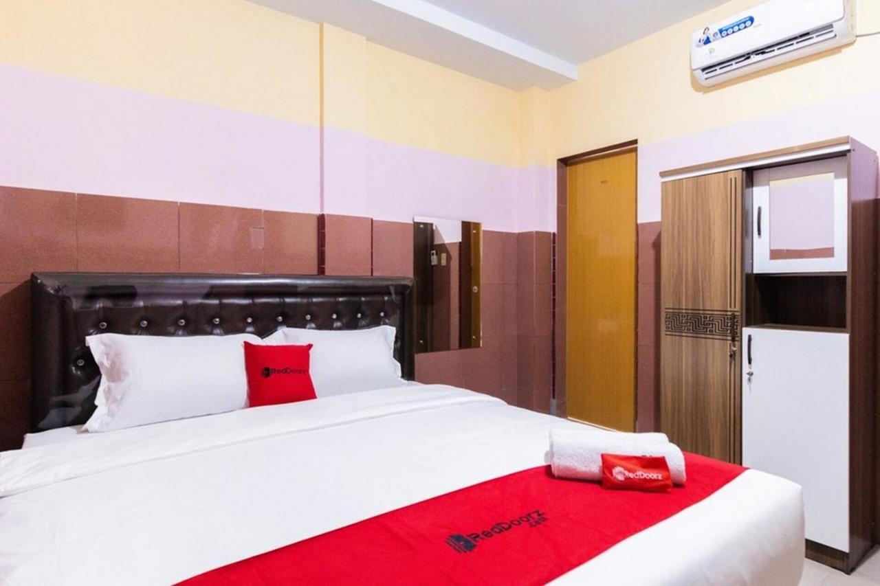 Reddoorz Plus @ Jalan Gatot Subroto Medan Sunggal Екстер'єр фото