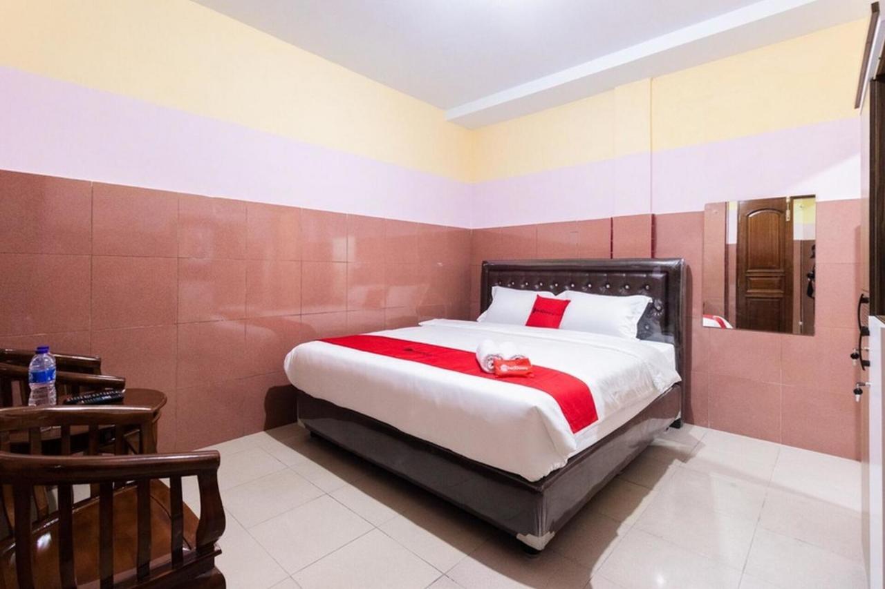 Reddoorz Plus @ Jalan Gatot Subroto Medan Sunggal Екстер'єр фото