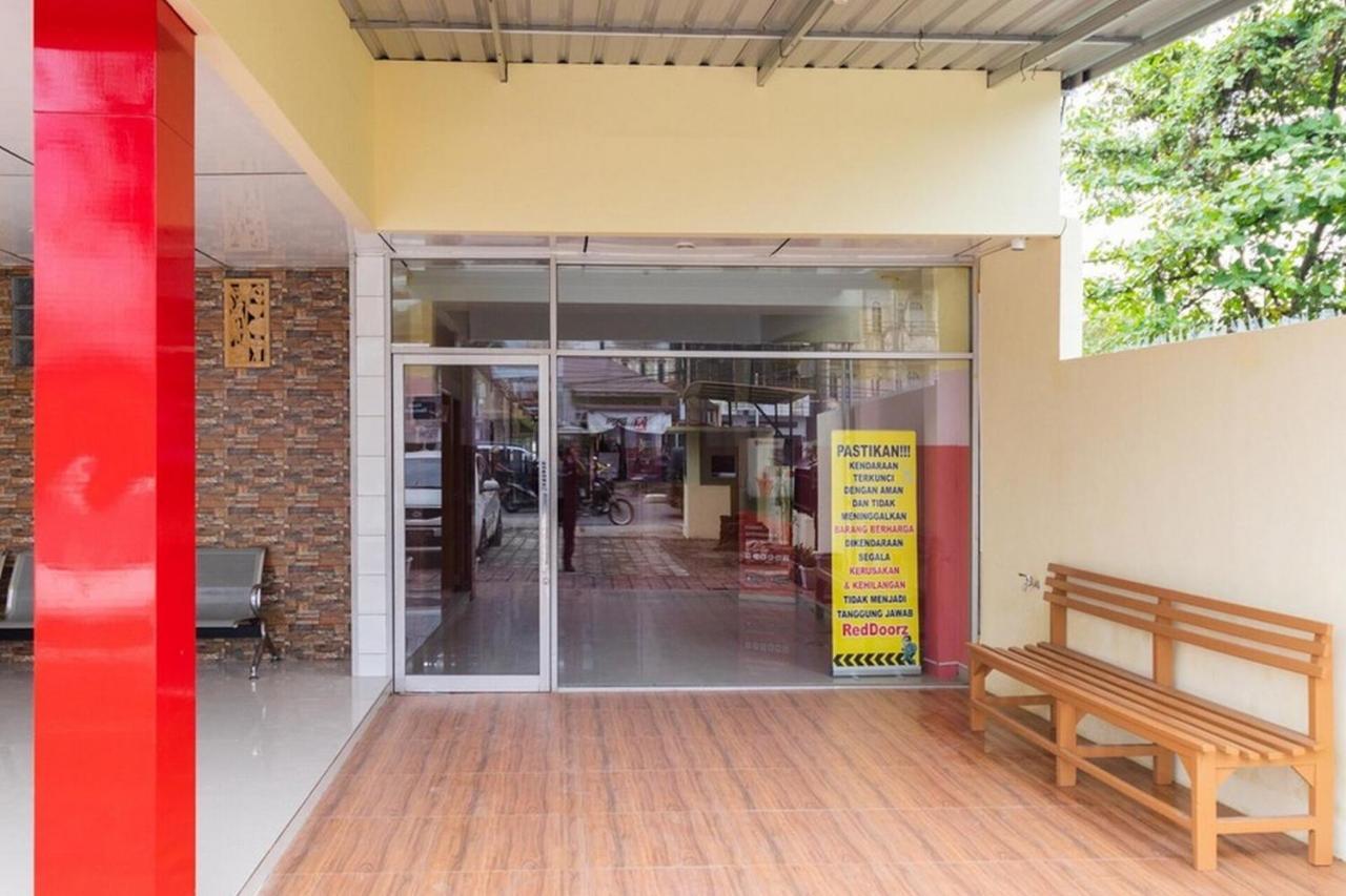 Reddoorz Plus @ Jalan Gatot Subroto Medan Sunggal Екстер'єр фото
