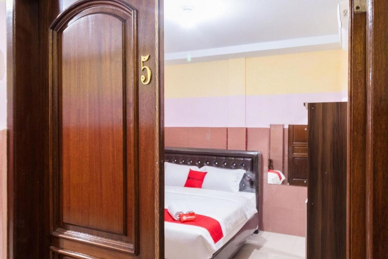 Reddoorz Plus @ Jalan Gatot Subroto Medan Sunggal Екстер'єр фото