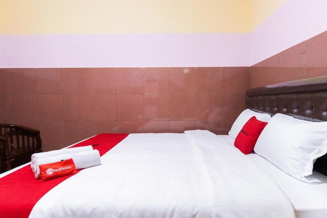Reddoorz Plus @ Jalan Gatot Subroto Medan Sunggal Екстер'єр фото