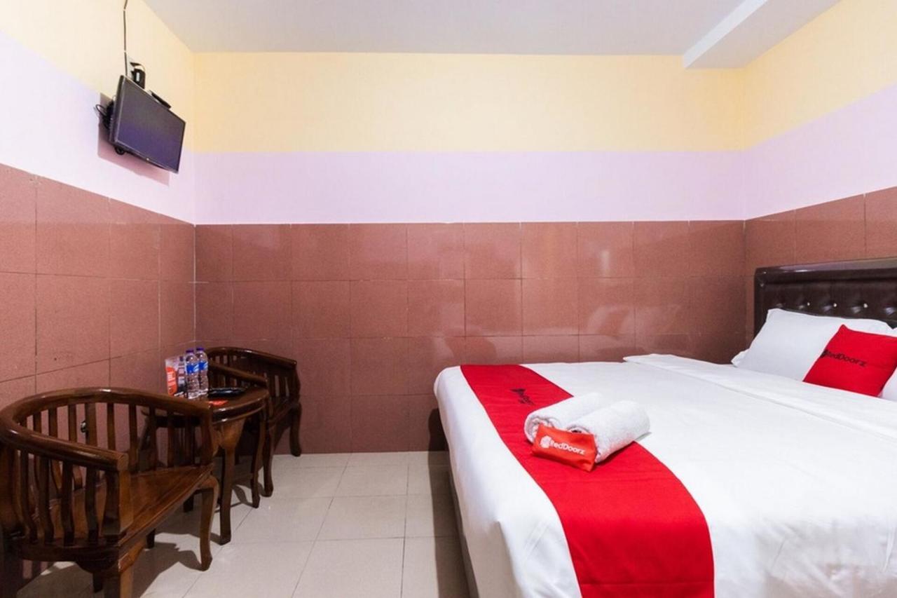 Reddoorz Plus @ Jalan Gatot Subroto Medan Sunggal Екстер'єр фото