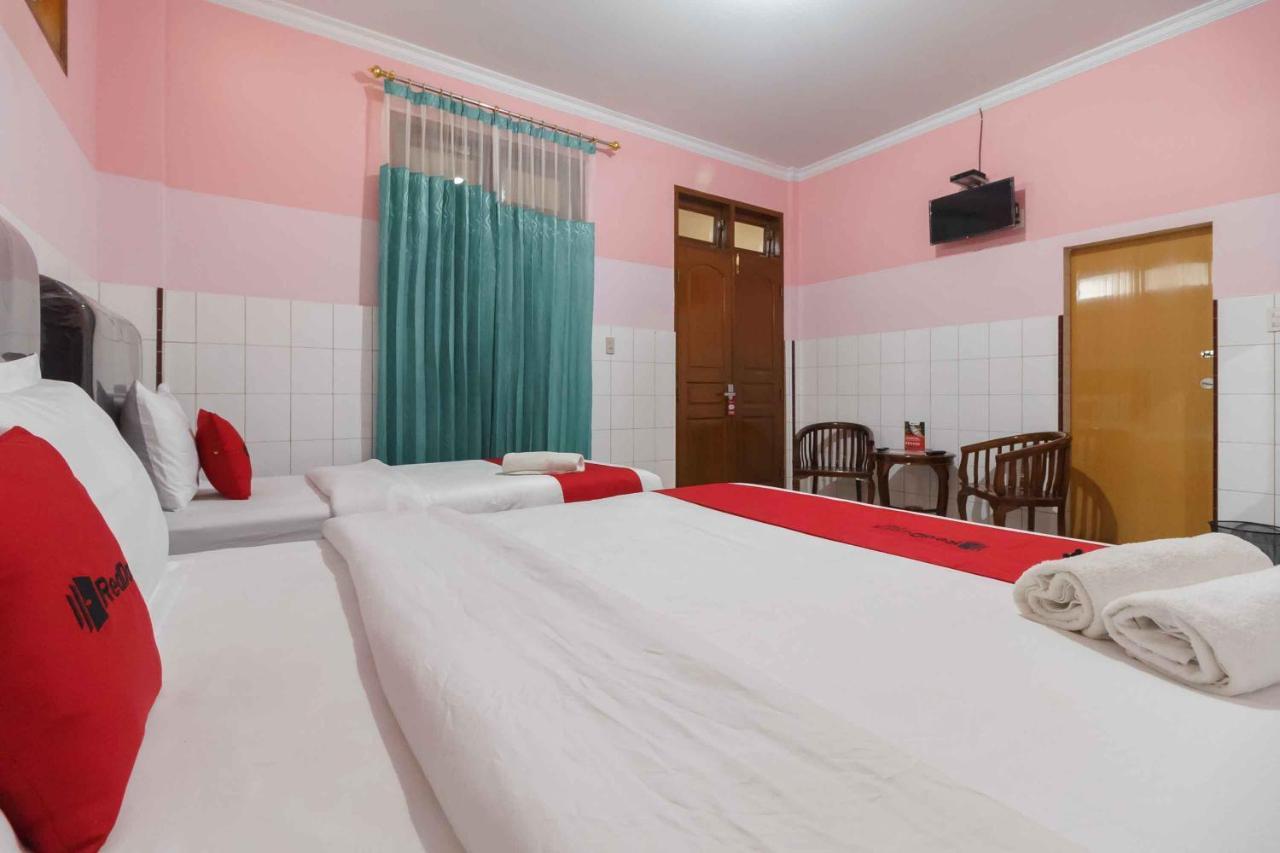Reddoorz Plus @ Jalan Gatot Subroto Medan Sunggal Екстер'єр фото