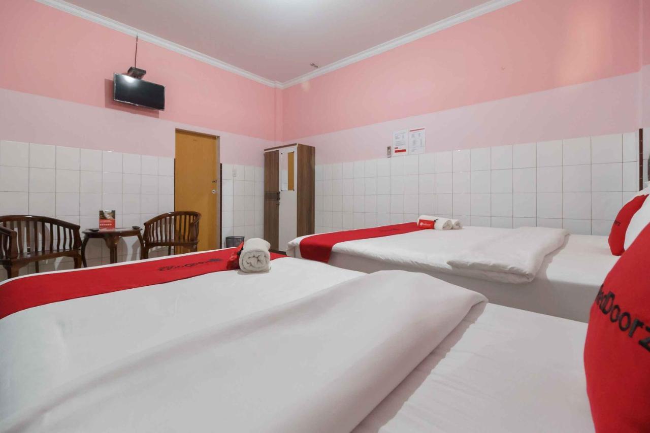 Reddoorz Plus @ Jalan Gatot Subroto Medan Sunggal Екстер'єр фото